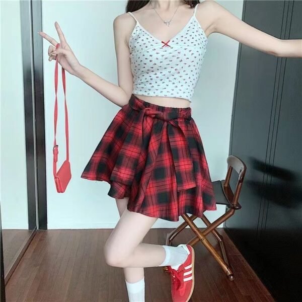 Vintage Plaid High-Waist Skirt with Belt and Pleats for Women, Slimming Short Skirt