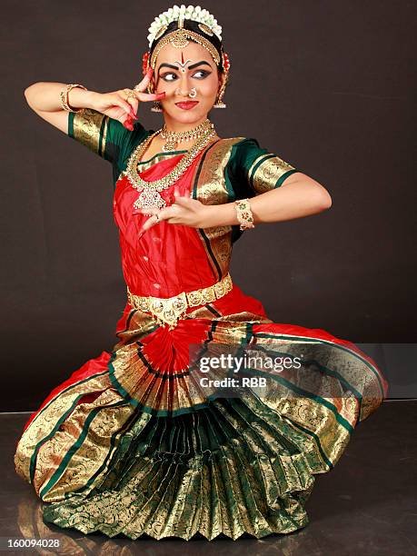 professional Peora Peal Leaf Nature Inspired Necklace Earring Set Fancy Jewellery for Women & Girls